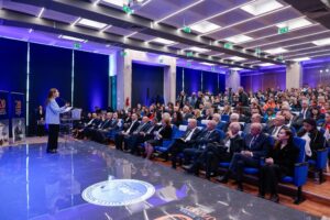 Rettori e autorità durante il 20esimo anniversario dell'Università Aleksandër Moisiu di Durazzo con la Ministra Mirela Kumbaro.