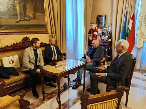 Diplomazia dei Sentimenti: Tommaso Garofalo a colloquio con il Sindaco di Bari Vito Leccese, il Rettore Shkëlqim Fortuzi e il Prof. Sokol Pacukaj Palazzo della Città