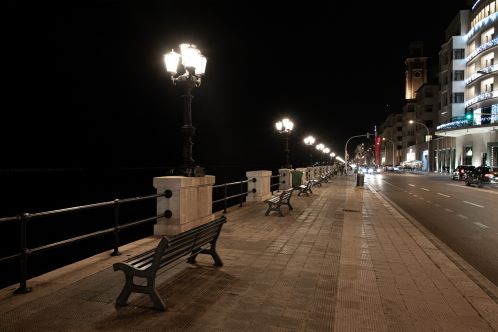 il lungomare di Bari in notturna